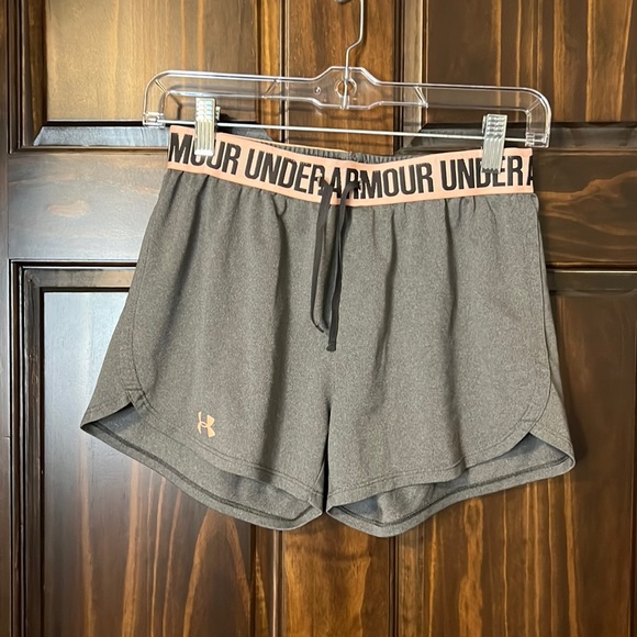 Under Armour Pants - Grey/peach Under Armour shorts size XS